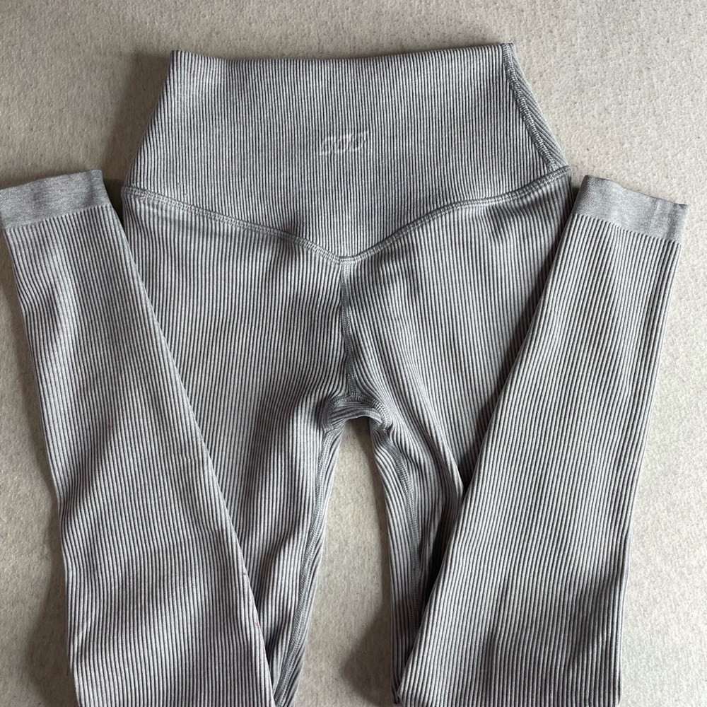 Lorna Jane, ribbed grey leggings with glute contour, S